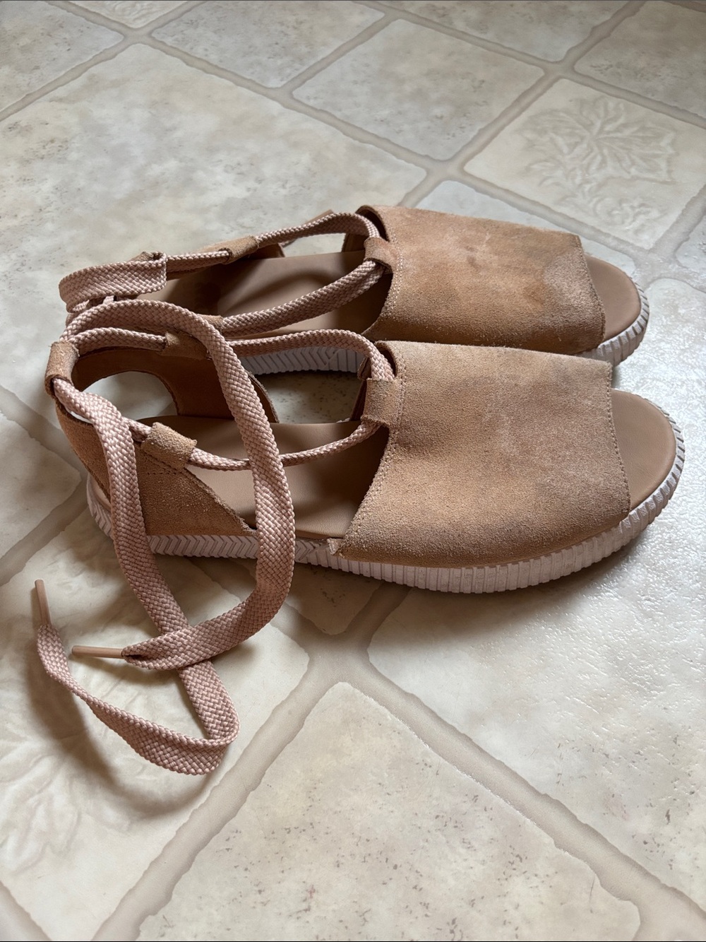 Sorel Womens 9.5 Ona
Streetworks Drille Flat Sandals Tan
Suede Gladiator Lace Up